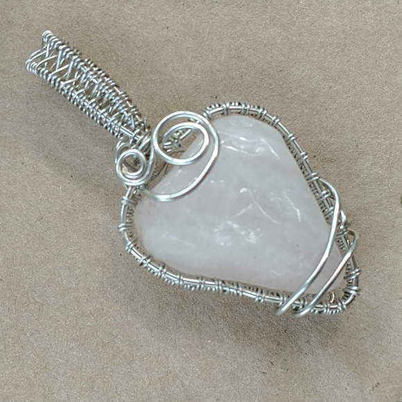 NWT Beautiful Heart Shaped Quartz Wrapped Pendant - Picture 2 of 4